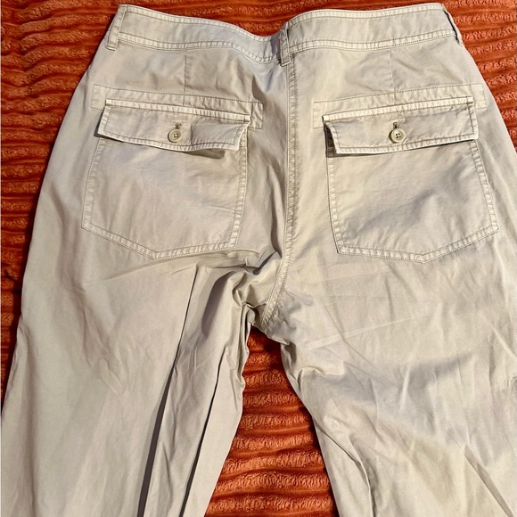 Tommy Bahama women’s cargo style pants - Picture 3 of 10